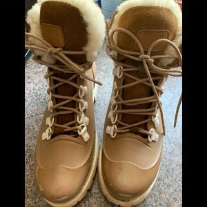 Australia Luxe Rubstep boots tan color size 8